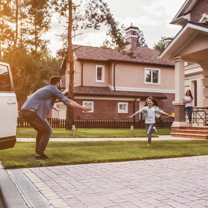 personal_insurance_family girl running to father